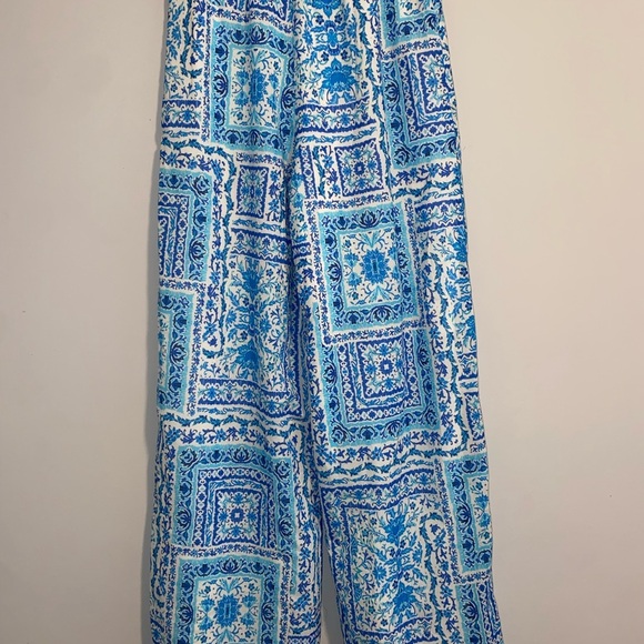 Vici Pants - VICI Blue and White Patterned Pants size Small Lightweight